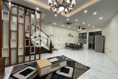 Bán nhà dân xây 35m 5 tầng chỉ 2,85 tỷ đúng 40m ra chân cầu vĩnh tuy, tttm aeon long biên