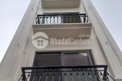 Bán nhà thạch bàn long biên hà nội oto đỗ cửa vào nhà.