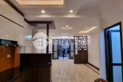 Bồ đề long biên nhà 5 tầng đẹp hiện đại ô tô vào nhà.