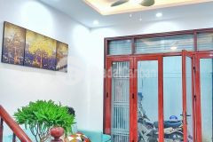 Bán nhà hoàng quốc việt 37m2 x 5 tầng giá chỉ 3.2 tỷ sân rộng ô tô đỗ 20m