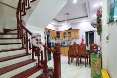 Cần bán nhà đẹp phố cầu giấy nhà đẹp thông thoáng 6 phòng ngủ, để xe cách 20m bước là tới giá 6.9 tỷ