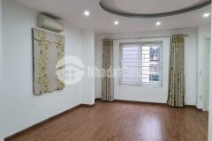 Vỡ nợ bán gấp nhà 42m2, 5 tầng ô tô vào nhà đường lạc long quân.