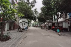 Bán đất tđc phố thanh am, thượng thanh, 70m2, mt5m, phân lô, kinh doanh, vỉa hè, ô tô tránh