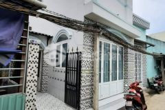 Bán nhà cấp 4 vị trí đẹp tại cần giuộc, 42m2, sổ chung, 800 triệu. lh0902940820