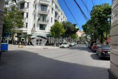 Bán tòa biuding, 3 mặt tiền, thang máy, dòng tiền, diện tích 100m2, giá 35 tỷ.