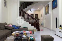 Vị trí nông, gần phố, khu vực kinh doanh, nhiều văn phòng, dân trí cao. nhà khung cột bê tông, xây