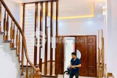 Bán nhà lạc long quân. ngõ thông. 5m ô tô tránh. dt 52m. 6 tầng. mt 3,8m. giá 6,85 tỷ