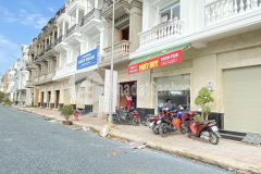 Nhà phố 1 trệt 3 lầu mặt tiền chợ bình minh nhận nhà ngay