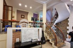 Bán nhà gần hồ đầm hồng biệt phủ giữa lòng hà nội sổ nở hậu 2 mặt tiền 54m2 5 tầng giá 5,7 tỷ