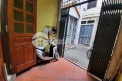 Hồng tiến long biên 52m2 nhà sát sạt mặt phố hơn 3 tỷ.