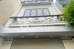 Ngõ thông ô tô đỗ cửa nhà mới về ở luôn tiện ích khu vực đầy đủ.