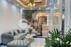 Nhà đẹp quan hoa lô góc ô tô vào nhà 20m ra phố, 40m2, mt 5m 8.3 tỷ