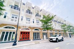 Nhà 3 tầng ngang chợ trung tâm dĩ an chi trả trước 1,5 tỷ