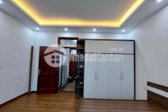 Hướng đông nam. nằm cạnh catp và mê linh plaza hà đông,