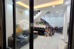 Bán nhà tại ngã tư quận cầu giấy dt 39m, 5 tầng, mặt tiền 4.2m