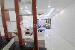 Cần bán gấpbán nhà q long biên,thượng thanh,48m2,5t,5m mặt tiền,ô tô 10m,kinh doanh.