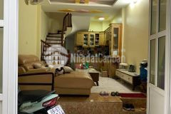 Bán nhà la thành, 36m2 4 tỷ, 5 tầng, 3pn, mặt tiền 3.6m, ngõ thông 2 phố hào nam