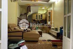 Bán nhà hào nam, đống đa ngõ thông, nhà đẹp ở luôn, nội thất, 36m2x5t, 3.95 tỷ 0975642942