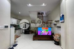 Bán nhà phố hào nam, nhà đẹp ở luôn, ngõ ba gác, gần ô tô, sân rộng thoáng, 36m2, 5 tầng, 4.5 tỷ