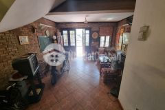 Thật bất ngờ nhà phân lô ô tô tránh ngõ thông ở liền tư đình long biên dt 70m2 mt 5.2m giá 9 tỷ.