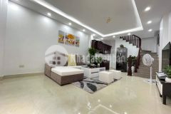 Cần bán nhà nguyễn khánh toàn, cầu giấy đẹp, ở ngay 61m2, 5 tầng, mt 4.8m, giá 6.89 tỷ lh 0986519695.