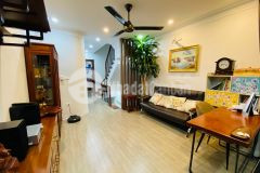 Bán nhà trần quốc hoàn, cầu giấy, ô tô vào nhà, 60m2, 5 tầng, mt 4.5m, giá 12 tỷ, lh 0835956891.