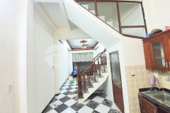 Bán nhà tân mai 38m2, 4 ngủ, 3,25 tỷ,ngõ thông sổ đỏ chính chủ, vuông vắn.