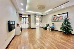 Bán nhà linh đàm, phân lô, view công viên, gara 7 chỗ, ô chờ thang máy.