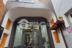 Diện tích lớn 200m2 hàng xanh nhà thiết kế bằng gỗ quý chỉ hơn 7 tỷ