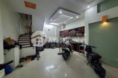 Cần bán nhà đẹp hào nam, rất hiếm, ô tô, ngõ thông, 40m, 4t, giá 4 tỷ