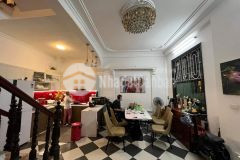 Gấp bán nhà lạc long quân. 56m2 x 5 tầng. ngõ lớn chỉ 4,3 tỷ.