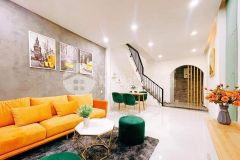 Lại một siêu phẩm mới ra mắt,chào bán căn nhà cách phố nguyễn hoàng 20m.