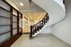 Bán nhà mặt tiền trung tâm quận 10, 101m2, 4 lầu.