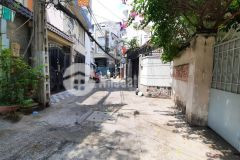 Nhà đẹp 40m2 ngay cmt8, chỉ nhỉnh 5 tỷ, xe hơi đỗ tận nhà.