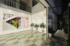 Bán nhà đồng đen, q. tân bình, ô tô đỗ cửa, ngang gần 8m, 5 lầu btct.