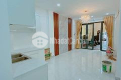 Xe hơi đỗ cổng nhà mới ở ngay trần huy liệu phường 15 phú nhuận giá chỉ 5.9 tỷ