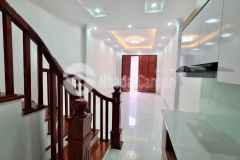 Nguyễn văn cừ long biên nhà 40m2 x 5 tầng mới tinh. hơn 3 tỷ.