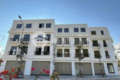 Bán nhà 4 tầng xây sẵn view trực diện công viên thể thao 15000m2