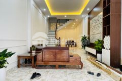 Bán nhà trung tâm long biên, 70m2, 7,x tỷ