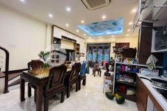 Chỉ 5.7 tỷ sở hữu ngay căn nhà 60m2 đẹp, chắc chắn, ô tô đỗ cửa, kd tốt, an sinh đỉnh.