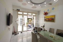 Bán nhà đẹp chính chủ, tặng full nội thất, hẻm ô tô, thông các tuyến đường. lh 0839771583