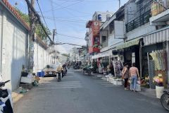 Cần bán nhà đỗ năng tế 3 bước chân ra ô tô né nhau. chủ nhiệt bán. chỉ nhỉnh 1 tỷ 5.