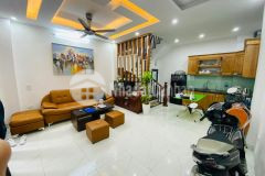 Phố trương định hơn 3 tỷ mt 4m 40m2 5 tầng ở ngay.