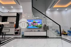 Lô góc bán gấp căn nhà nguyễn khang cầu giấy 5t mt8m 30m ra đường lớn nhỉnh 3 tỷ.