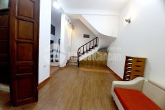 Gia đình cần bán nhà võ chí công, ô tô qua nhà, 30m ra phố, 2 thoáng 58mx4t, giá 7.45 tỷ.