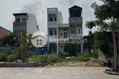 Cần bán lô đất ngay trung tâm thị trấn cần đước đường hồ văn huê,135m2950tr shr đất đô thị