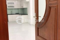 Bán nhà lạc long quân. gần phố. 10m ô tô tránh. dt 37m. 5 tầng. mt 3,5m. 5,1 tỷ