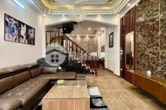 Thang máy kinh doanh văn phòng, gara ô tô 7 chỗ, gần mặt phố thái hà dt 80m,6 tầng,