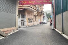 Ngọc thụy long biên, ô tô đõ cửa vào nhà