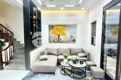 Bán nhà ngay trung tâm diện tích khủng ô tô đỗ trước nhà ở cầu giấy